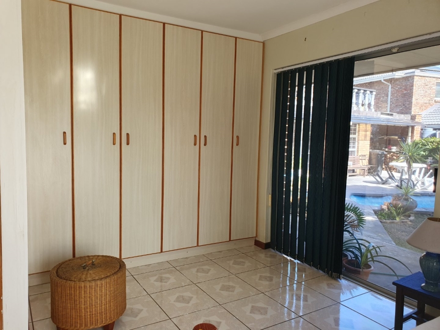 6 Bedroom Property for Sale in Hersham Western Cape